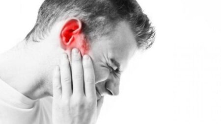 El significado detrás del pitido en el oído derecho El significado detrás del pitido en el oído derecho