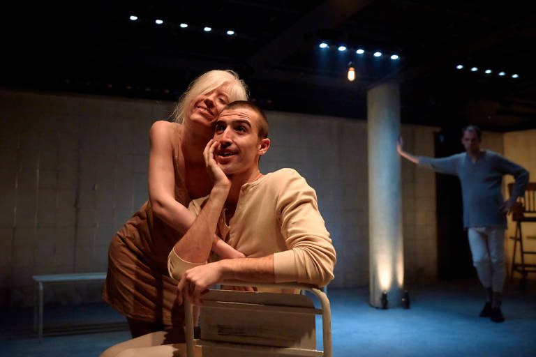 Ejemplos de drama: Descubre las historias más conmovedoras