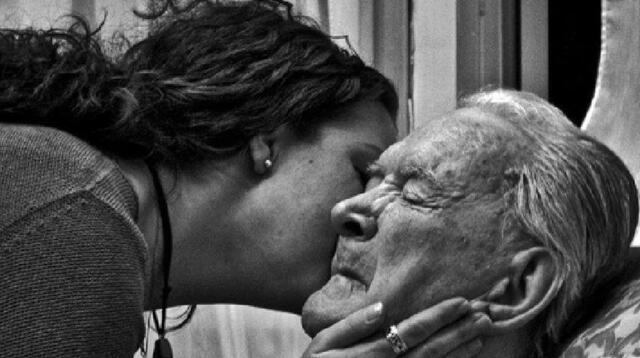 El significado oculto de soñar llorando a alguien: ¿Qué revela tu sueño?