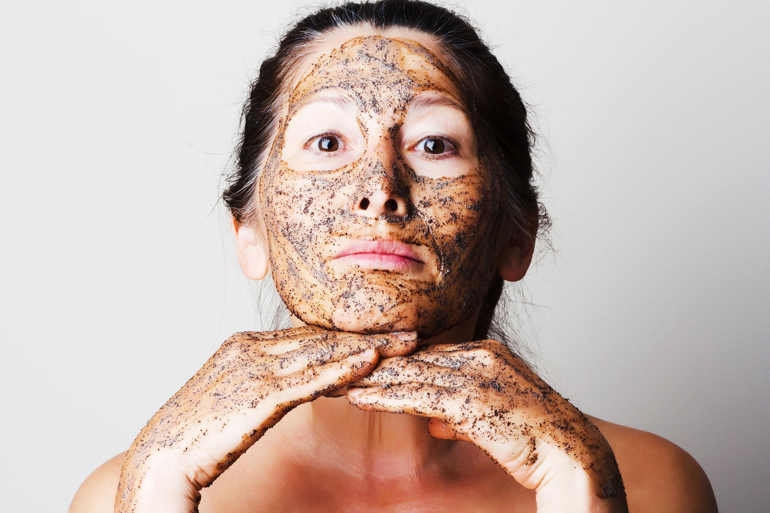 Mascarilla de café: beneficios y receta para un pelo saludable