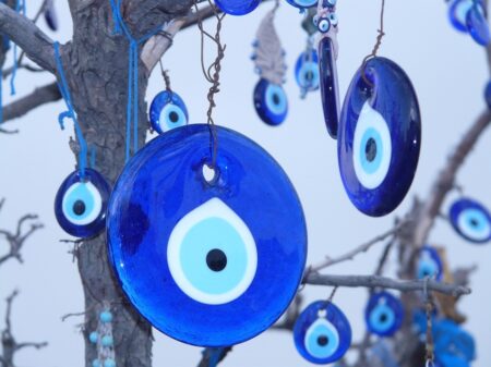Significado del Ojo Turco Morado: Descubre su poder protector